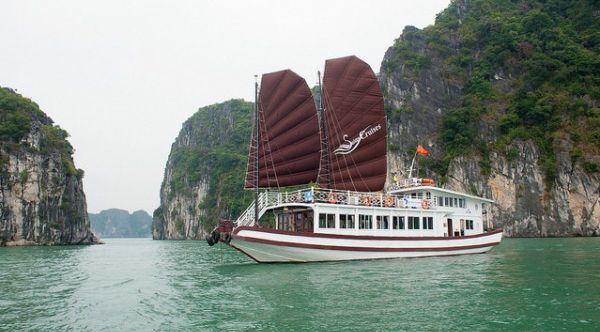 Bai Tu Long Bay Day Trip